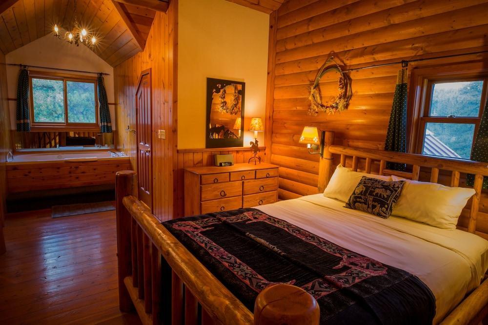 Baker Creek By Basecamp Hotel Lake Louise Exterior photo