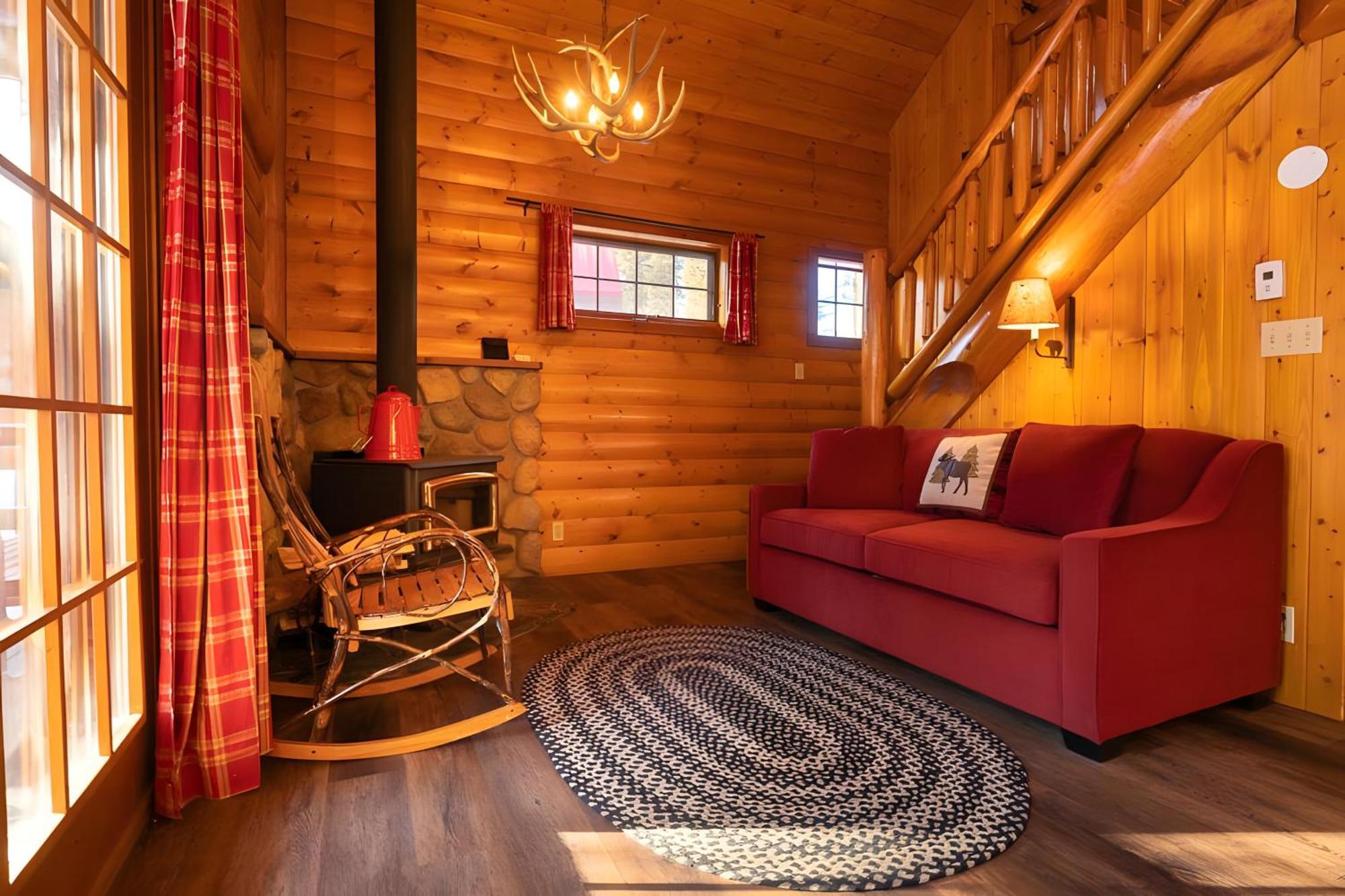 Baker Creek By Basecamp Hotel Lake Louise Exterior photo