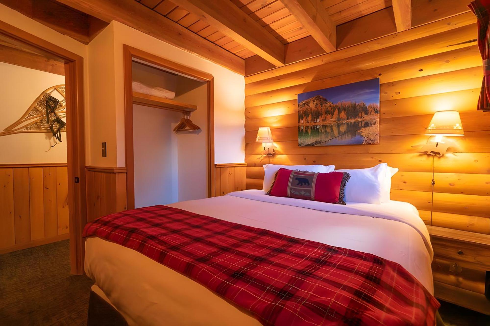 Baker Creek By Basecamp Hotel Lake Louise Exterior photo