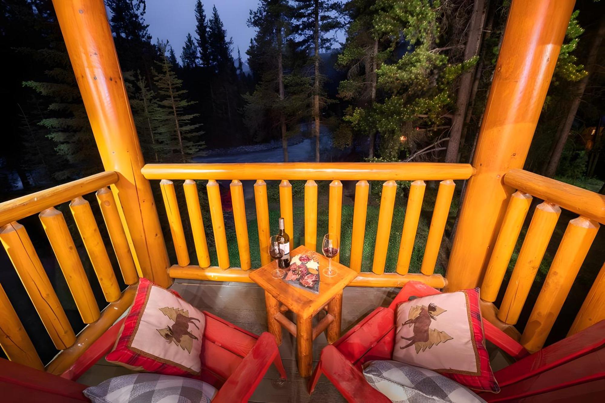 Baker Creek By Basecamp Hotel Lake Louise Exterior photo