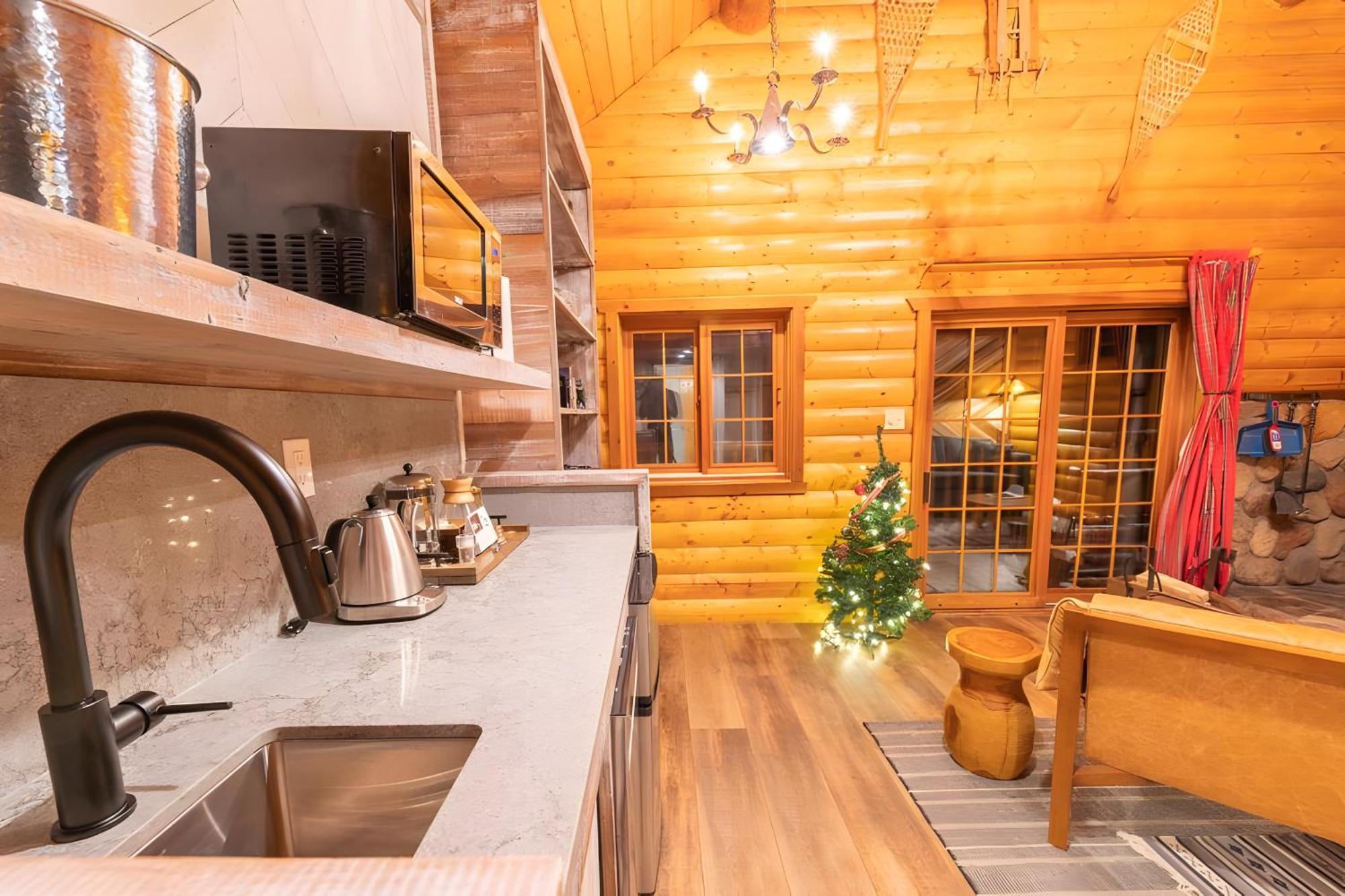 Baker Creek By Basecamp Hotel Lake Louise Exterior photo
