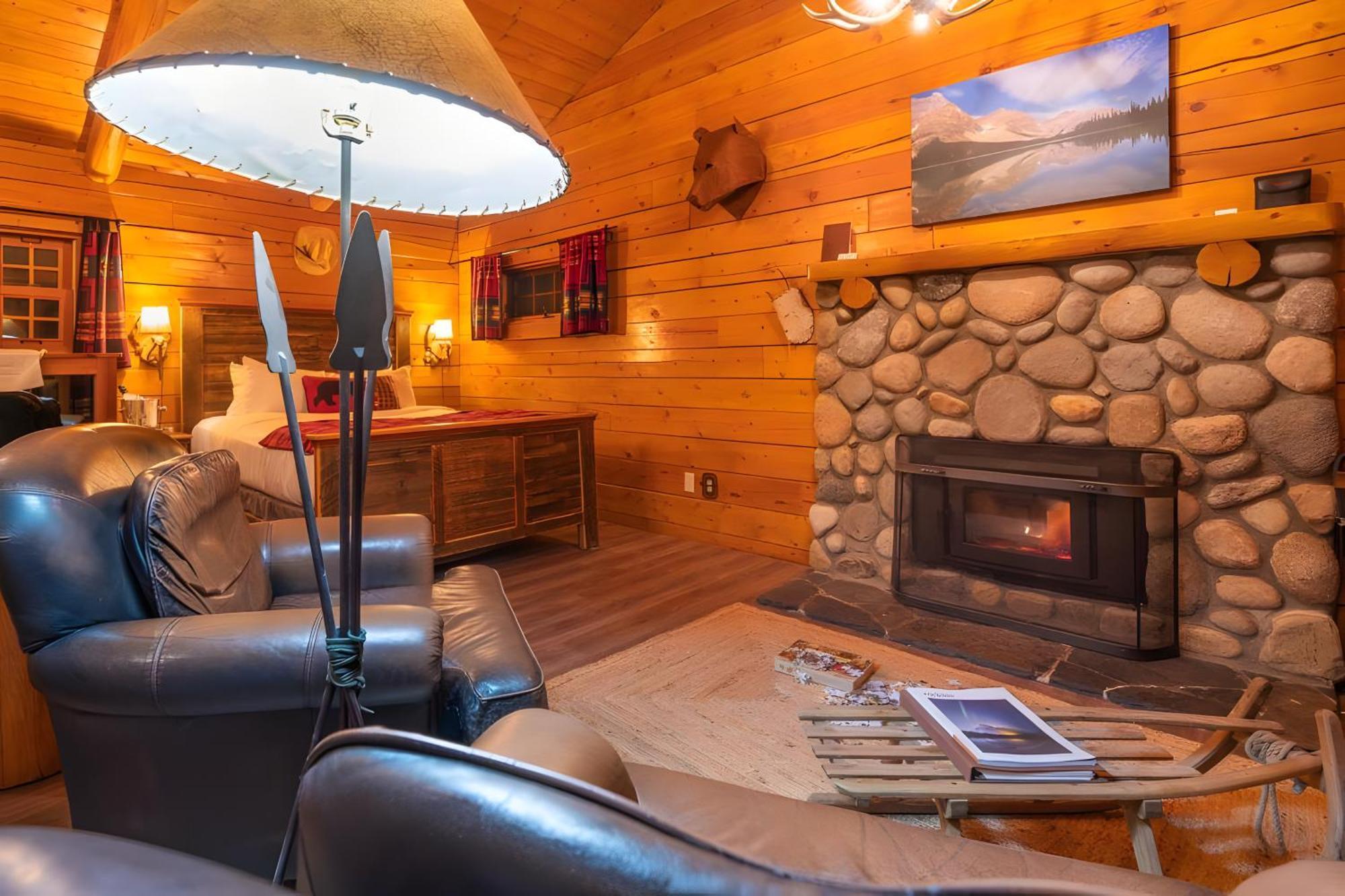 Baker Creek By Basecamp Hotel Lake Louise Exterior photo