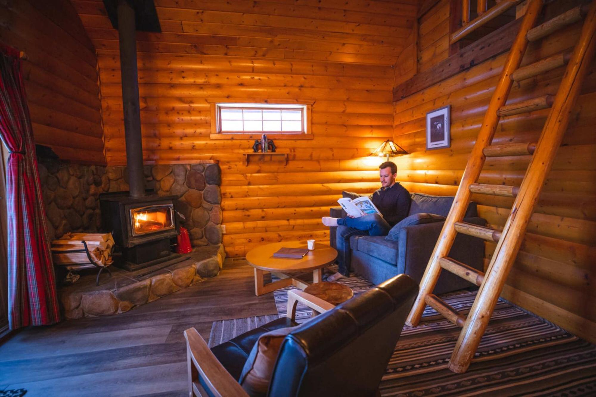 Baker Creek By Basecamp Hotel Lake Louise Exterior photo