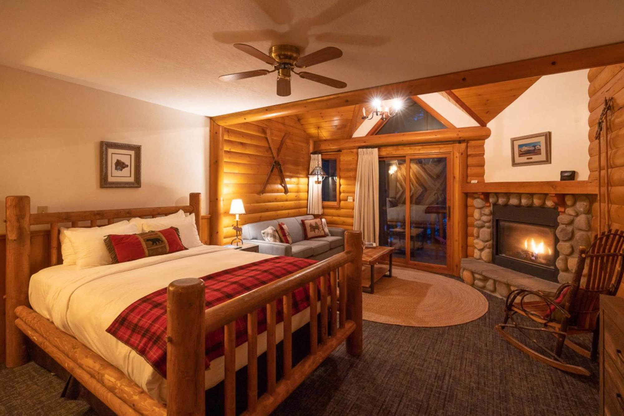 Baker Creek By Basecamp Hotel Lake Louise Exterior photo