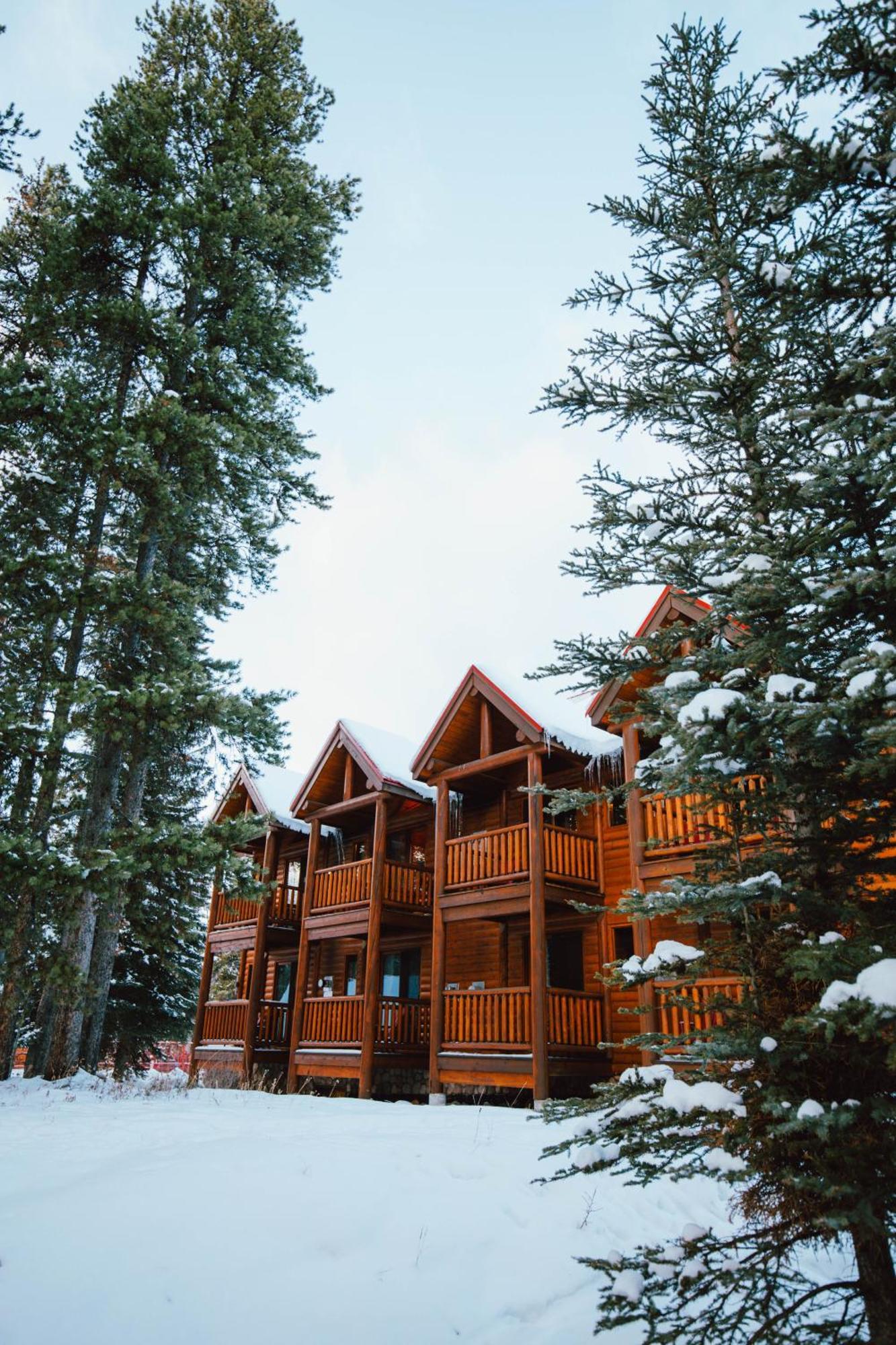 Baker Creek By Basecamp Hotel Lake Louise Exterior photo