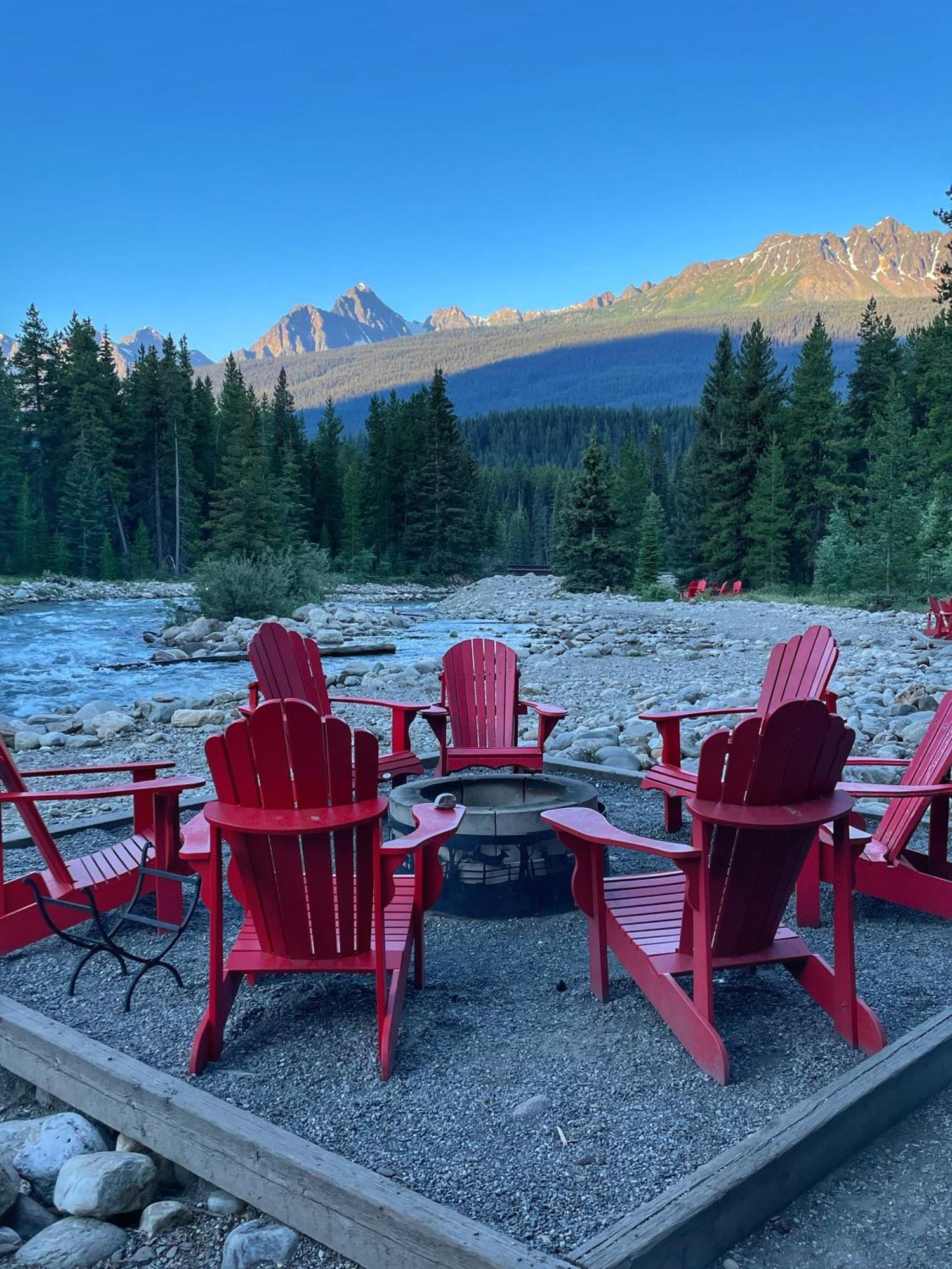Baker Creek By Basecamp Hotel Lake Louise Exterior photo