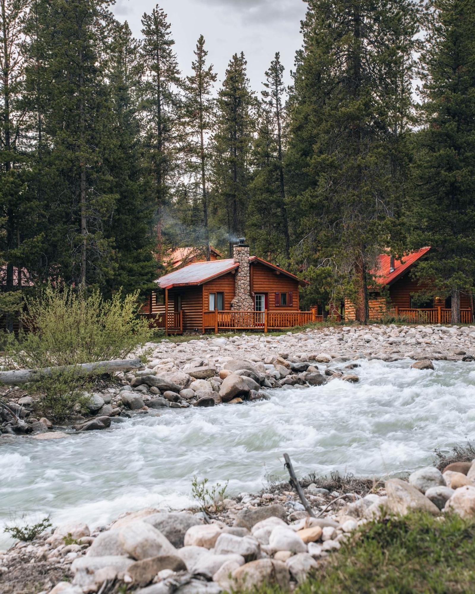 Baker Creek By Basecamp Hotel Lake Louise Exterior photo