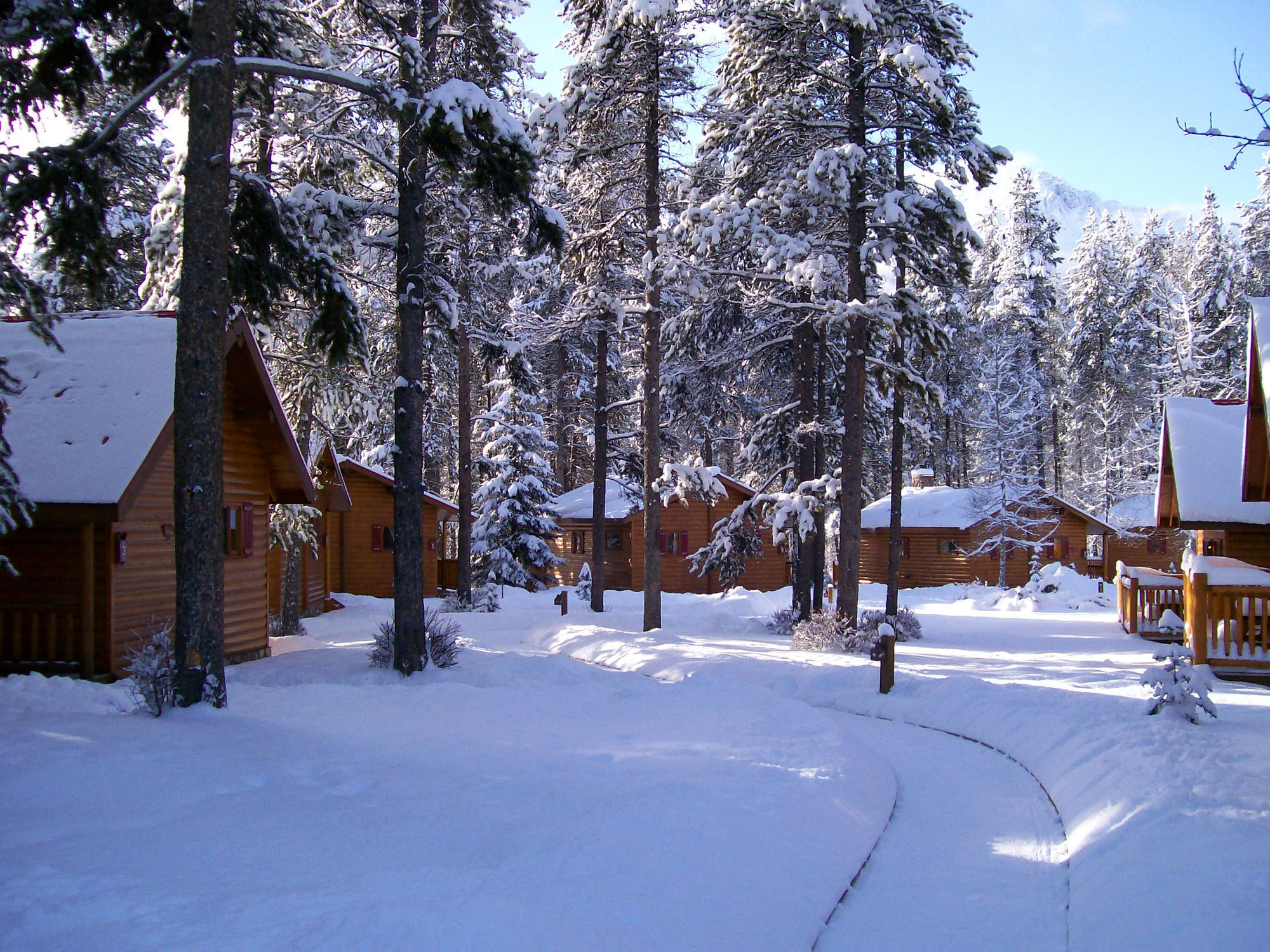 Baker Creek By Basecamp Hotel Lake Louise Exterior photo