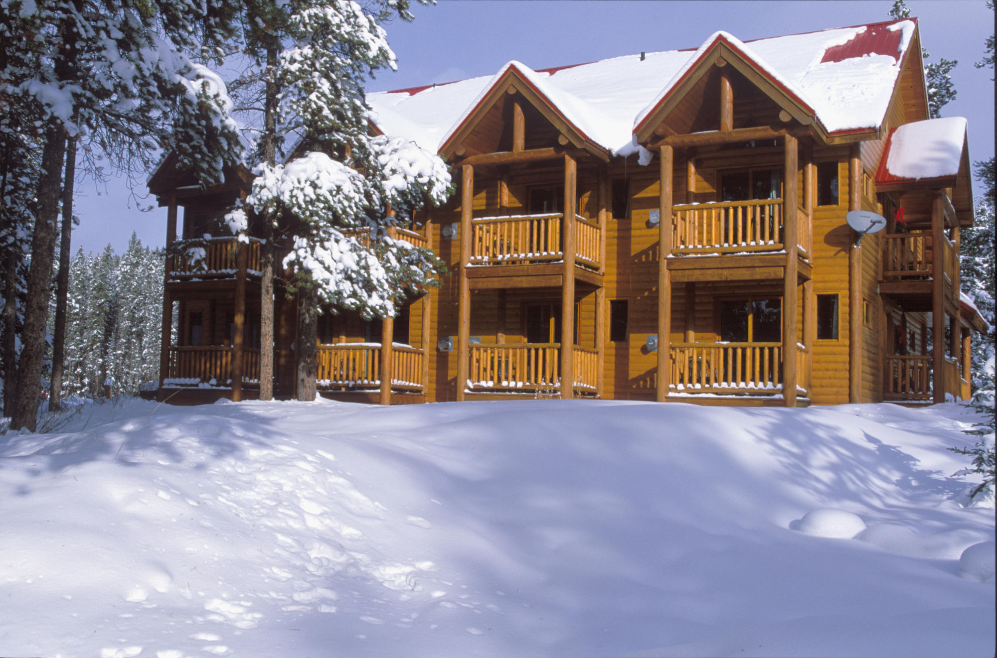 Baker Creek By Basecamp Hotel Lake Louise Exterior photo
